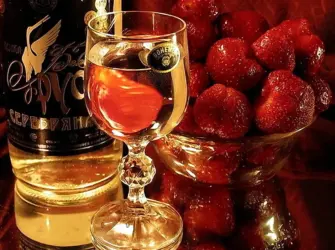 Коньяк и шампанское. Открытка, картинка с поздравлением, с праздником