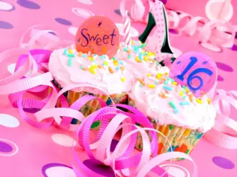 С днём рождения девушке 16. Открытка для женщины