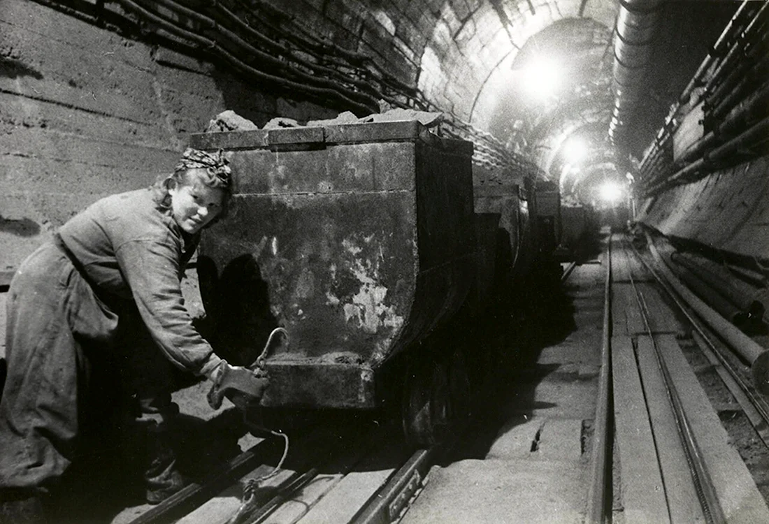 Ленинградский метрополитен 1947. Поздравление на праздник
